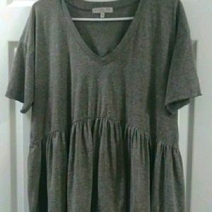 TRULY MADLY DEEPLY Gray Cute Top Sz. L